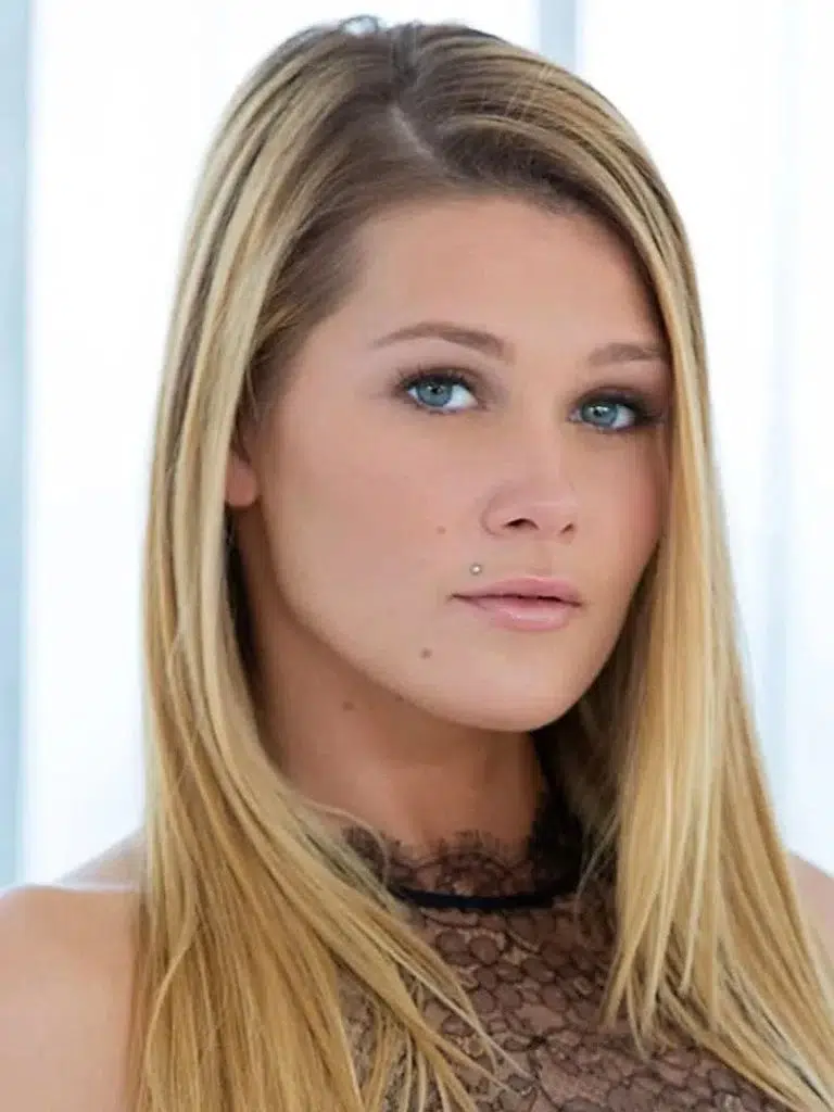 Abby Cross Biography: Wiki, Age, Career, Height, Weight, Boyfriend, Net Worth & More