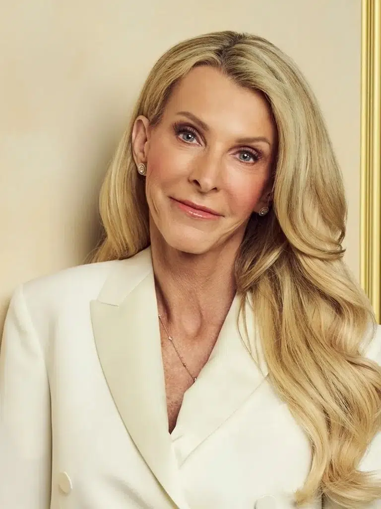 Joan Vassos Biography: Wiki, Age, Career, Height, Weight, Boyfriend, Net Worth & More