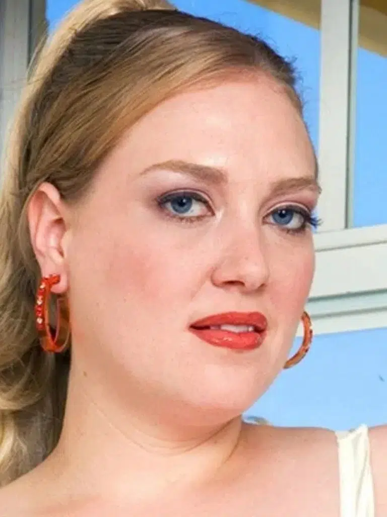 Sabina Leigh Biography: Wiki, Age, Career, Height, Weight, Boyfriend, Net Worth & More